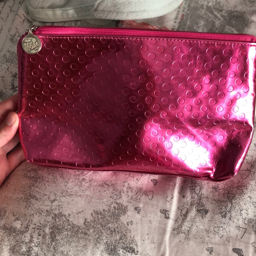 Medium travel pouch